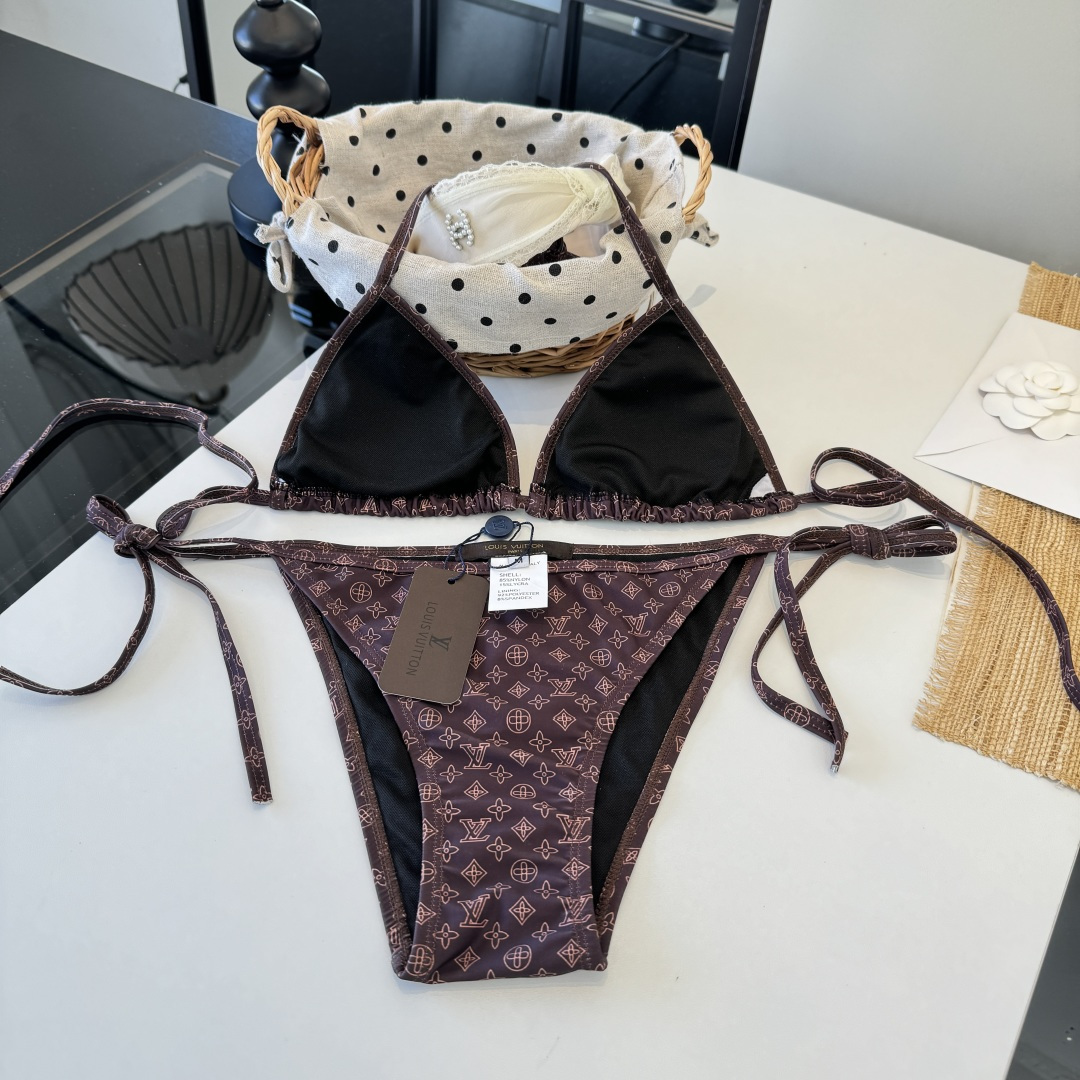 。LV路易威登 比基尼👙 上身超级棒！同步各大专柜发售，自然而然呈现时尚感！十分减龄，具有年轻活力。 码