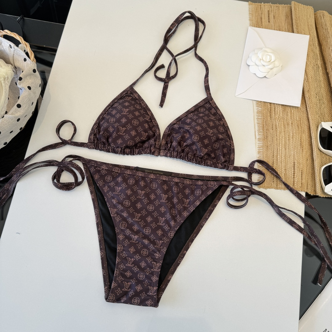 。LV路易威登 比基尼👙 上身超级棒！同步各大专柜发售，自然而然呈现时尚感！十分减龄，具有年轻活力。 码