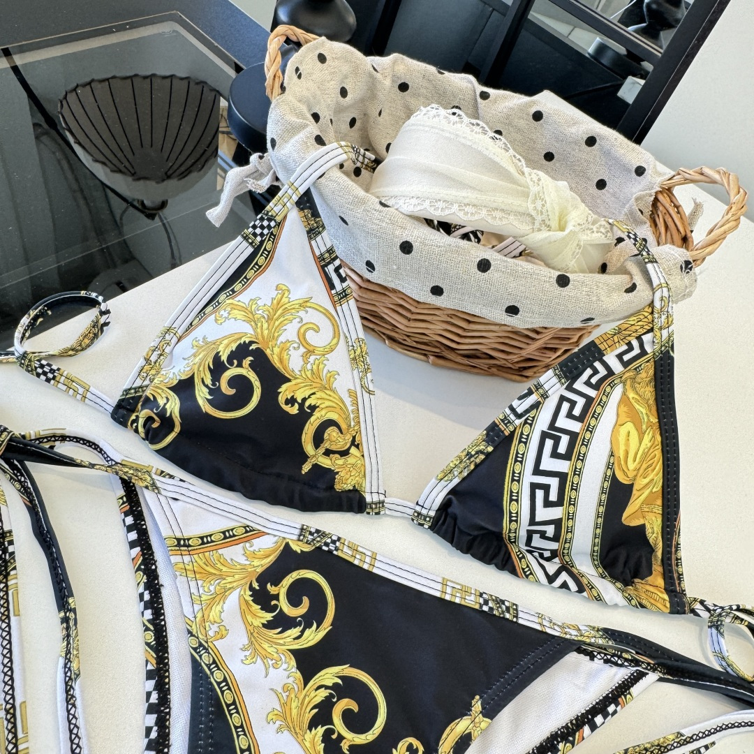 。范思哲 比基尼👙 上身超级棒！同步各大专柜发售，自然而然呈现时尚感！十分减龄，具有年轻活力。 码数：S