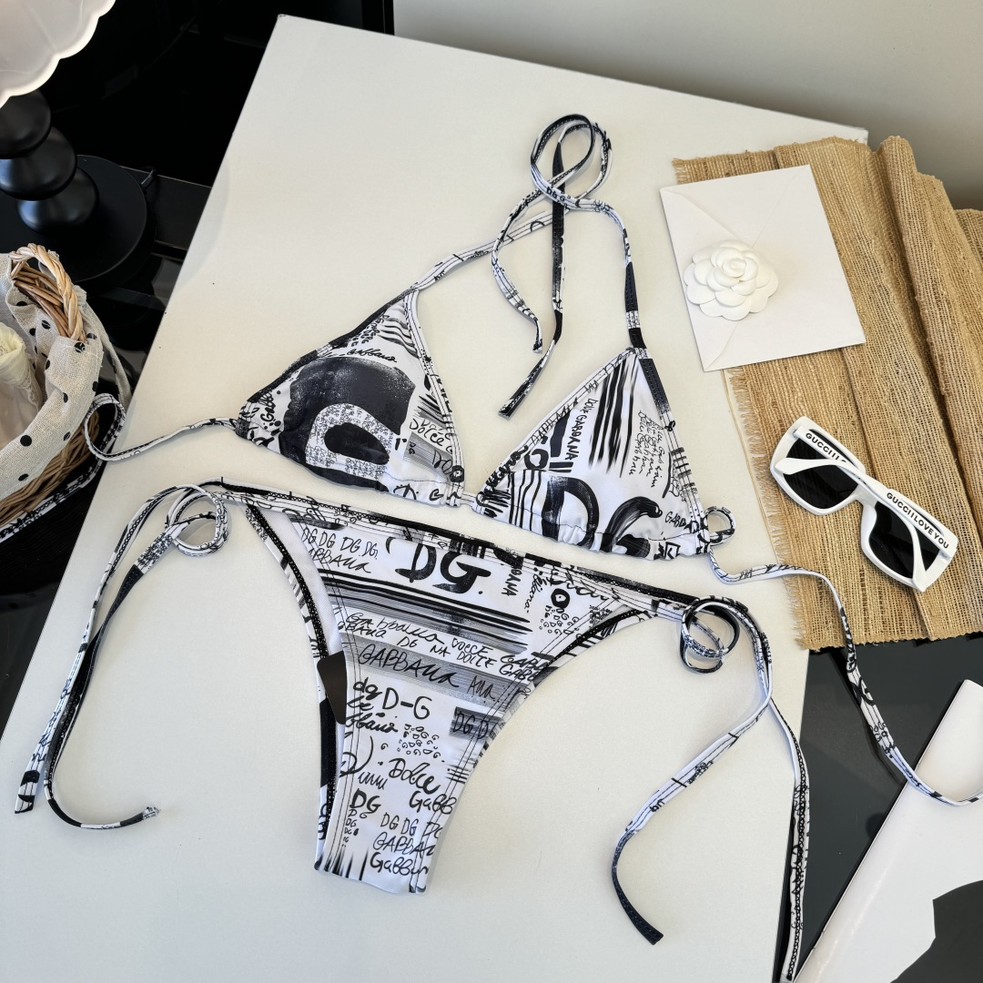 。D&G杜嘉班纳比基尼👙 上身超级棒！同步各大专柜发售，自然而然呈现时尚感！十分减龄，具有年轻活力。 码