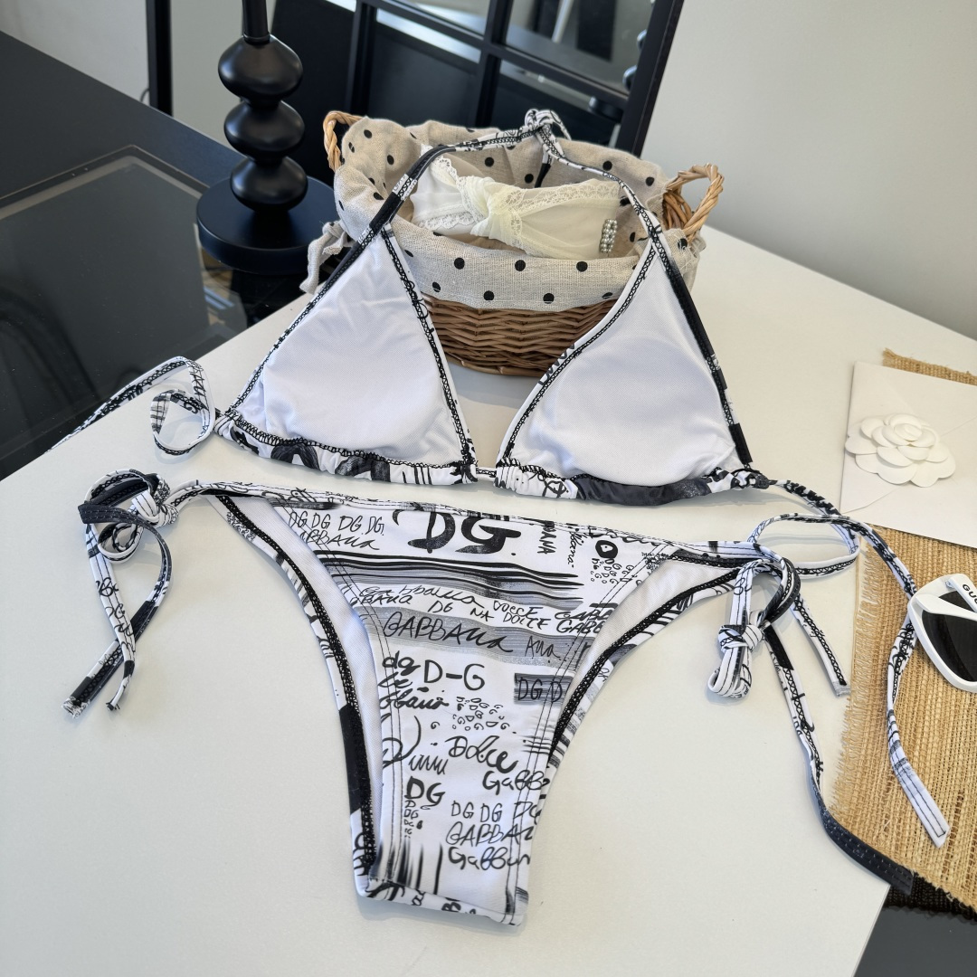 。D&G杜嘉班纳比基尼👙 上身超级棒！同步各大专柜发售，自然而然呈现时尚感！十分减龄，具有年轻活力。 码