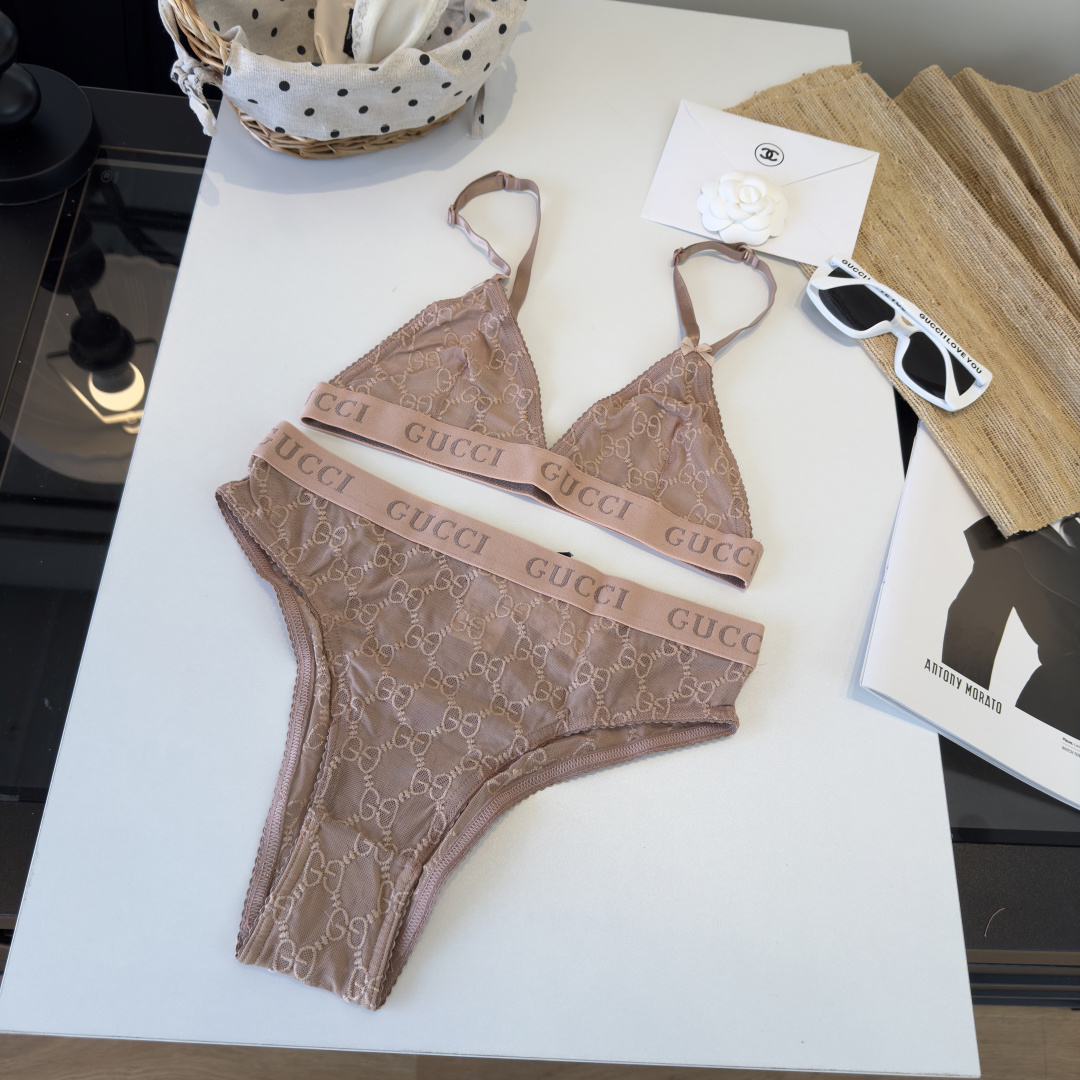 。Gucci古奇蕾丝分体比基尼泳衣👙专柜最新款沙滩系列连体式泳衣 可以说是游泳衣的天花板了👙强烈推荐！实