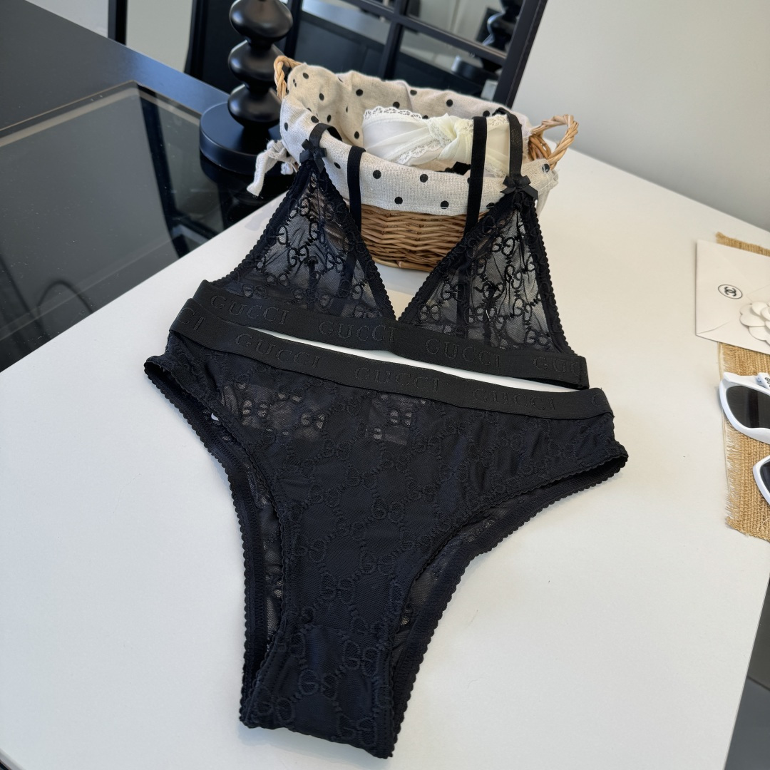。Gucci古奇蕾丝分体比基尼泳衣👙专柜最新款沙滩系列连体式泳衣 可以说是游泳衣的天花板了👙强烈推荐！实