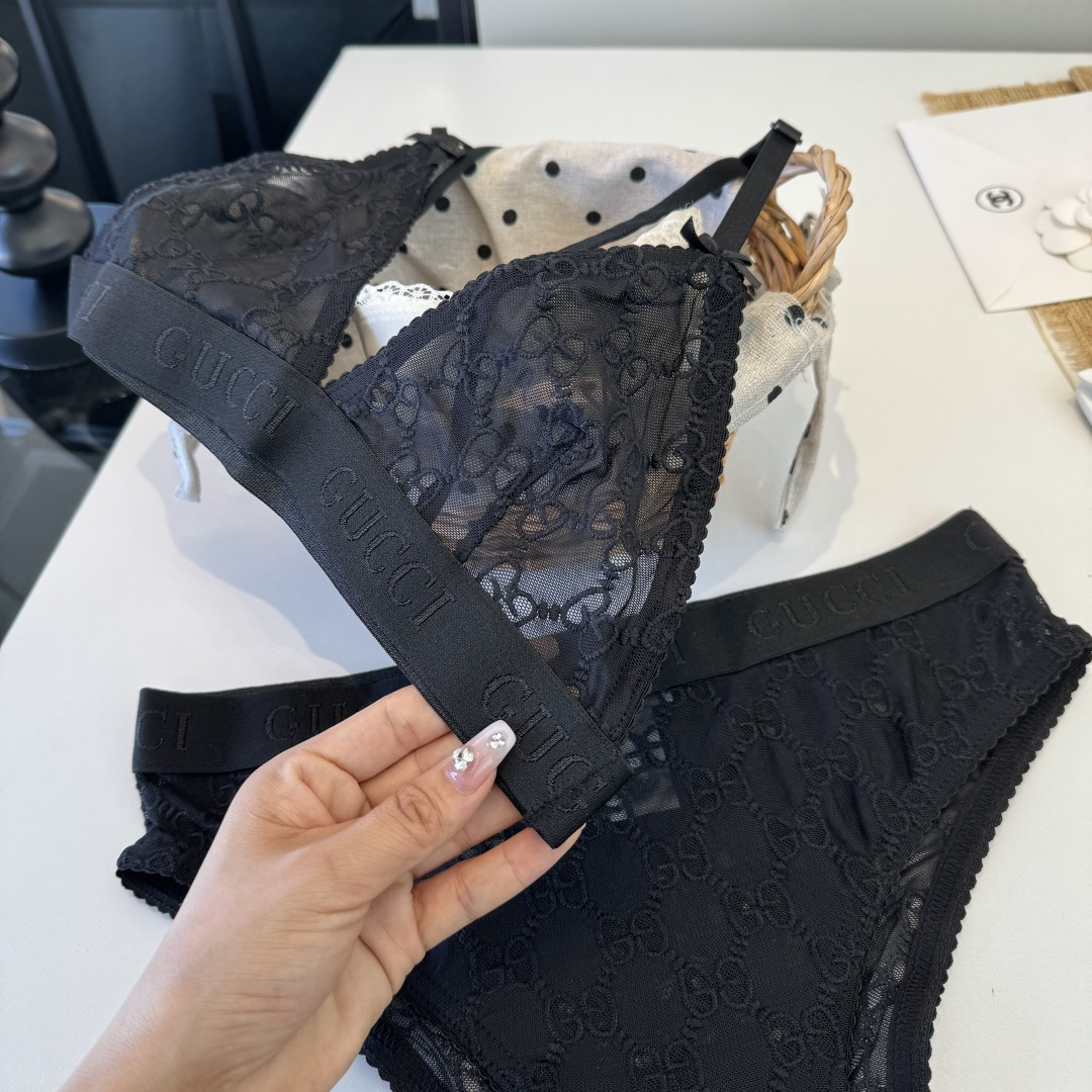 。Gucci古奇蕾丝分体比基尼泳衣👙专柜最新款沙滩系列连体式泳衣 可以说是游泳衣的天花板了👙强烈推荐！实