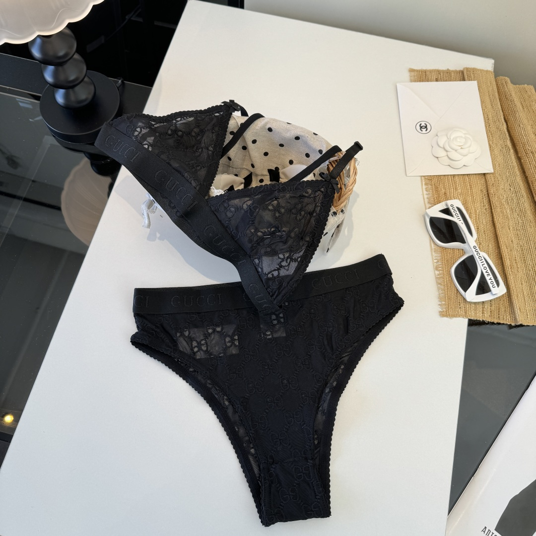 。Gucci古奇蕾丝分体比基尼泳衣👙专柜最新款沙滩系列连体式泳衣 可以说是游泳衣的天花板了👙强烈推荐！实