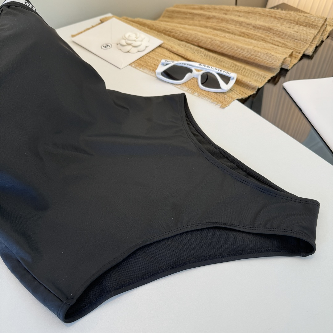 。Chanel香奈儿新款连体泳衣S M L XL