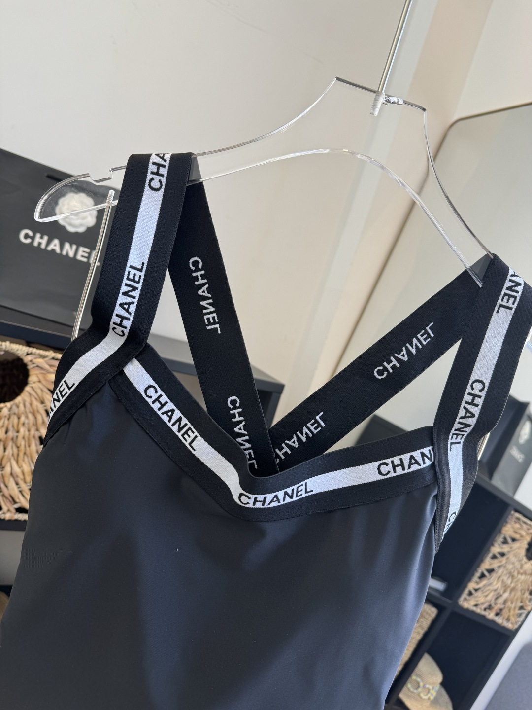 。Chanel香奈儿新款连体泳衣S M L XL