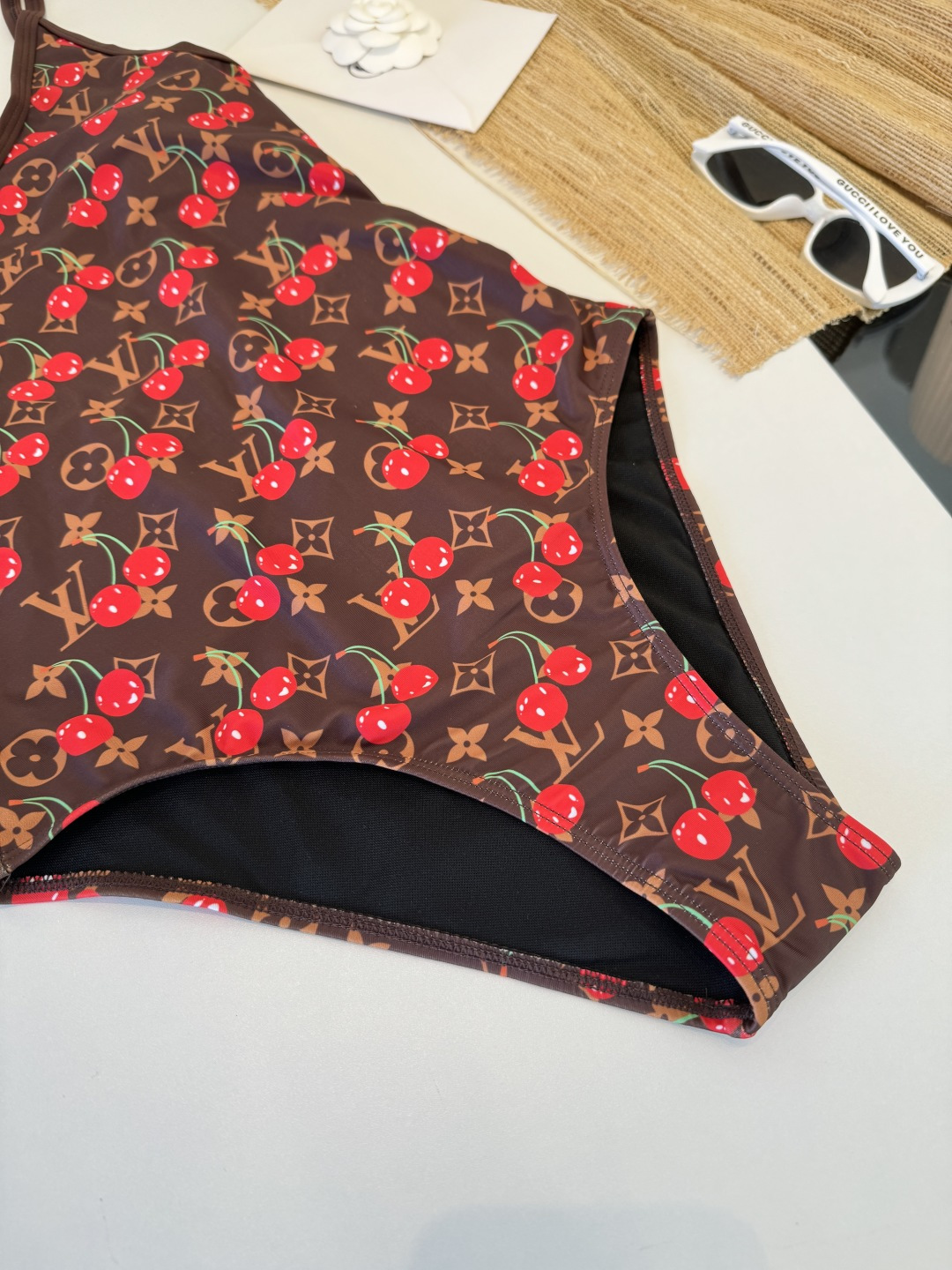 。LV路易威登连体泳衣🩱👙新款面料，S M L XL