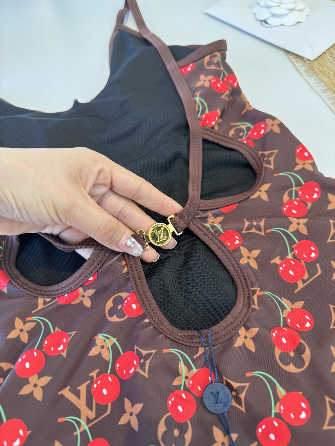 。LV路易威登连体泳衣🩱👙新款面料，S M L XL