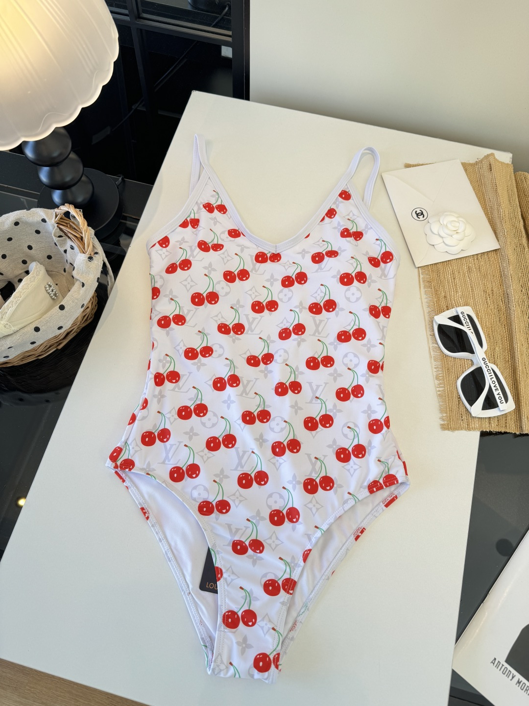 。LV路易威登连体泳衣🩱👙新款面料，S M L XL