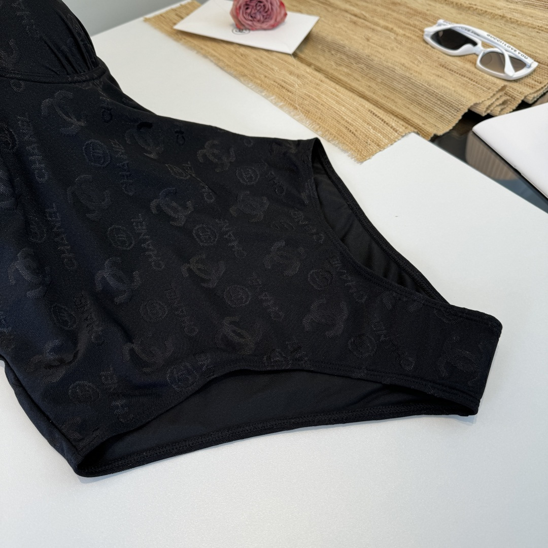 。Chanel香奈儿新款连体泳衣S M L XL