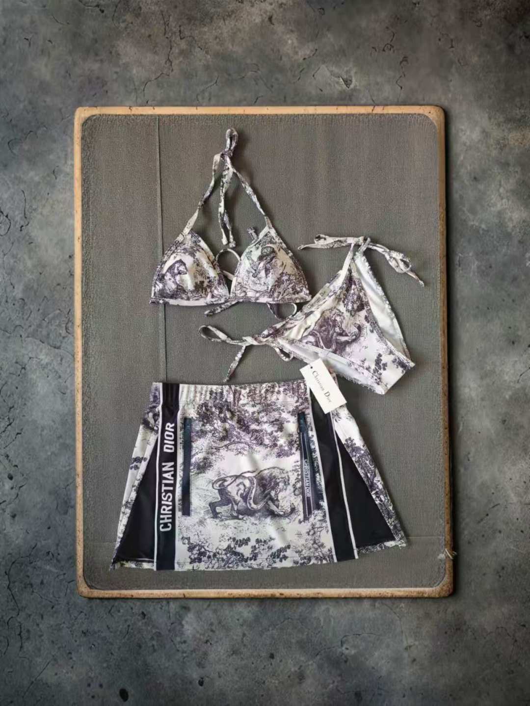 。Dior迪奥官方新款分体三件套 泳衣比基尼，S M L XL