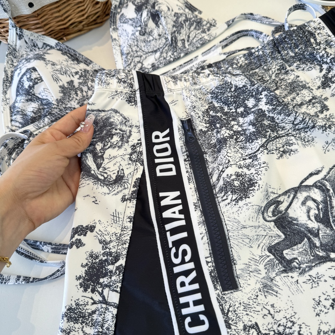 。Dior迪奥官方新款分体三件套 泳衣比基尼，S M L XL
