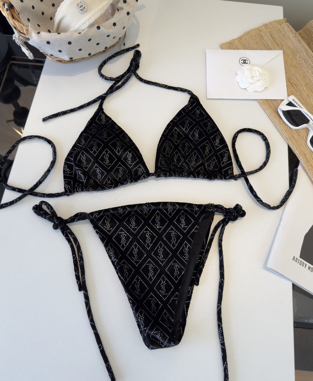。ysl神罗兰26年新款比基尼泳衣，灯芯绒面料，两件套。比基尼+臀裙 S M L XL 女神必备神器