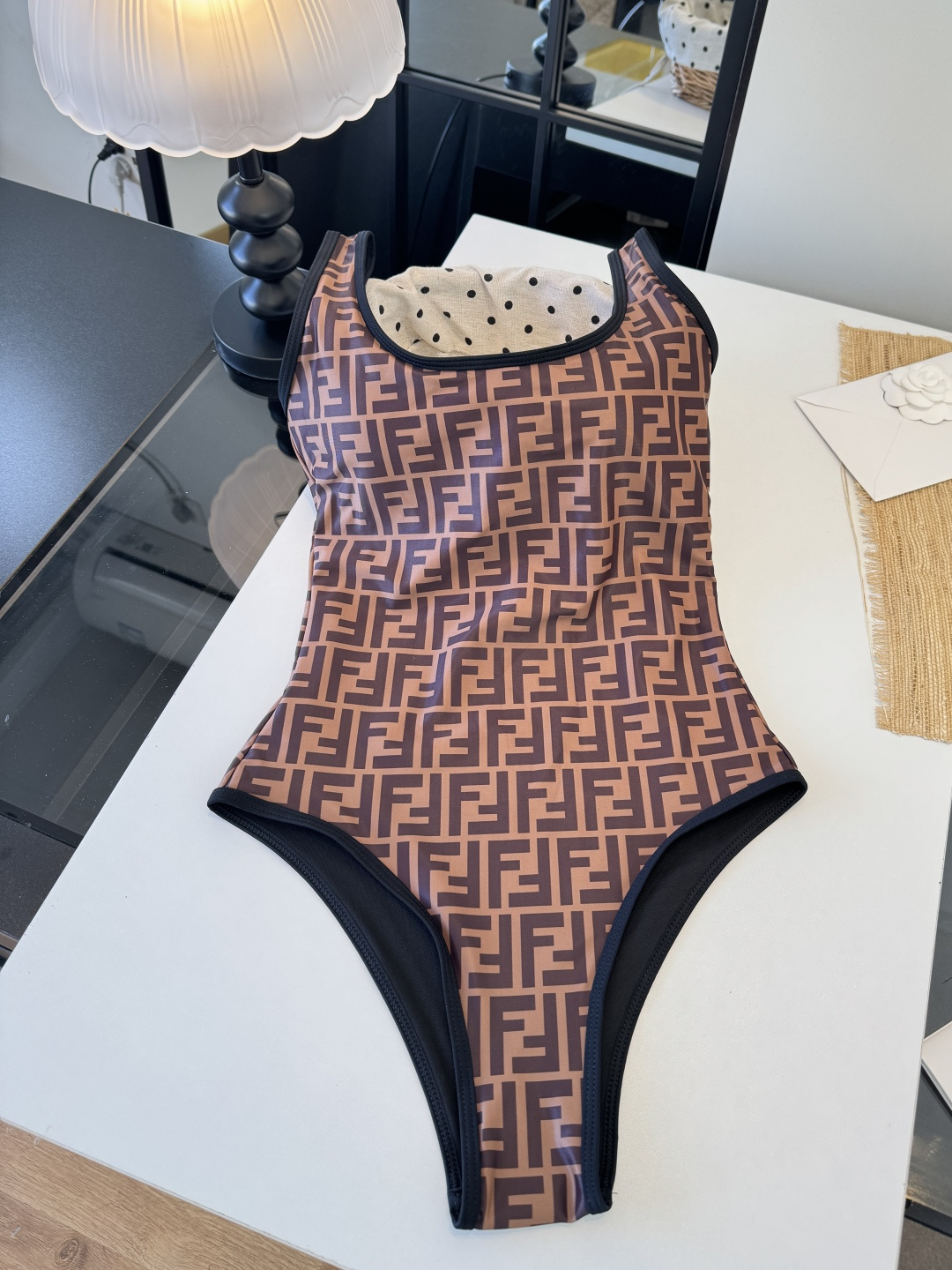 。FD芬迪长袖连体防晒泳衣，收腰显瘦显腿长！超nice 平时可以配牛仔裤、短裤当连体衣穿！S M L X