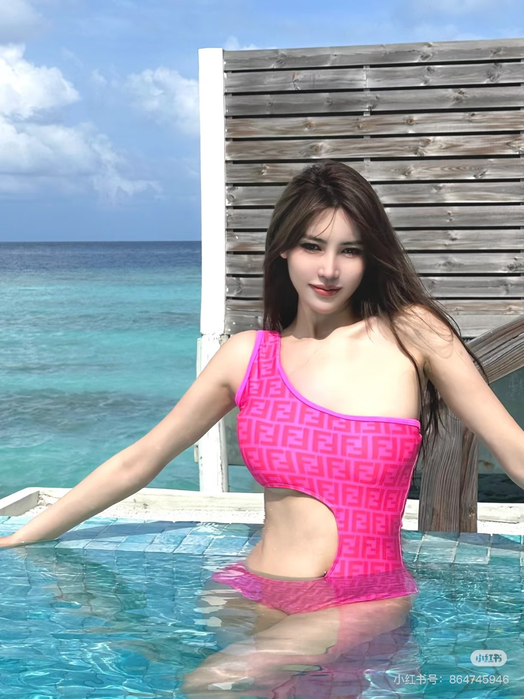 。FD芬迪长袖连体防晒泳衣，收腰显瘦显腿长！超nice 平时可以配牛仔裤、短裤当连体衣穿！S M L X