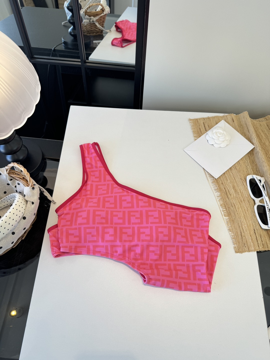 。FD芬迪长袖连体防晒泳衣，收腰显瘦显腿长！超nice 平时可以配牛仔裤、短裤当连体衣穿！S M L X