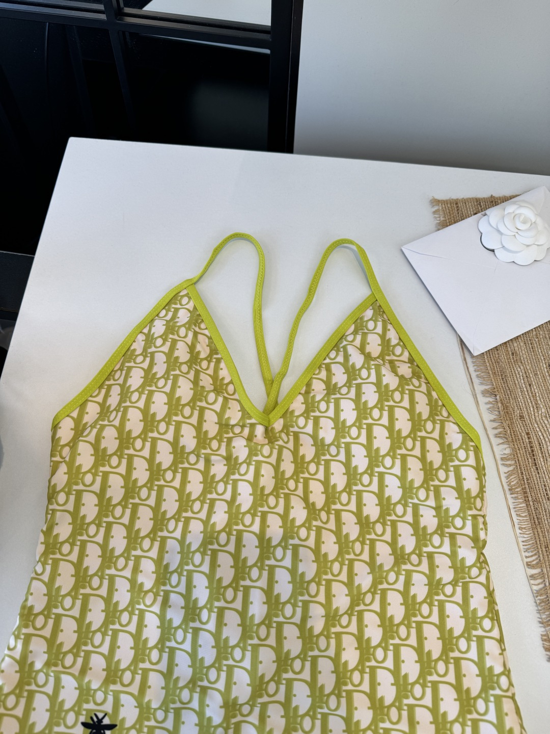 。Dior迪奥长袖连体防晒泳衣，收腰显瘦显腿长！超nice 平时可以配牛仔裤、短裤当连体衣穿！S M L