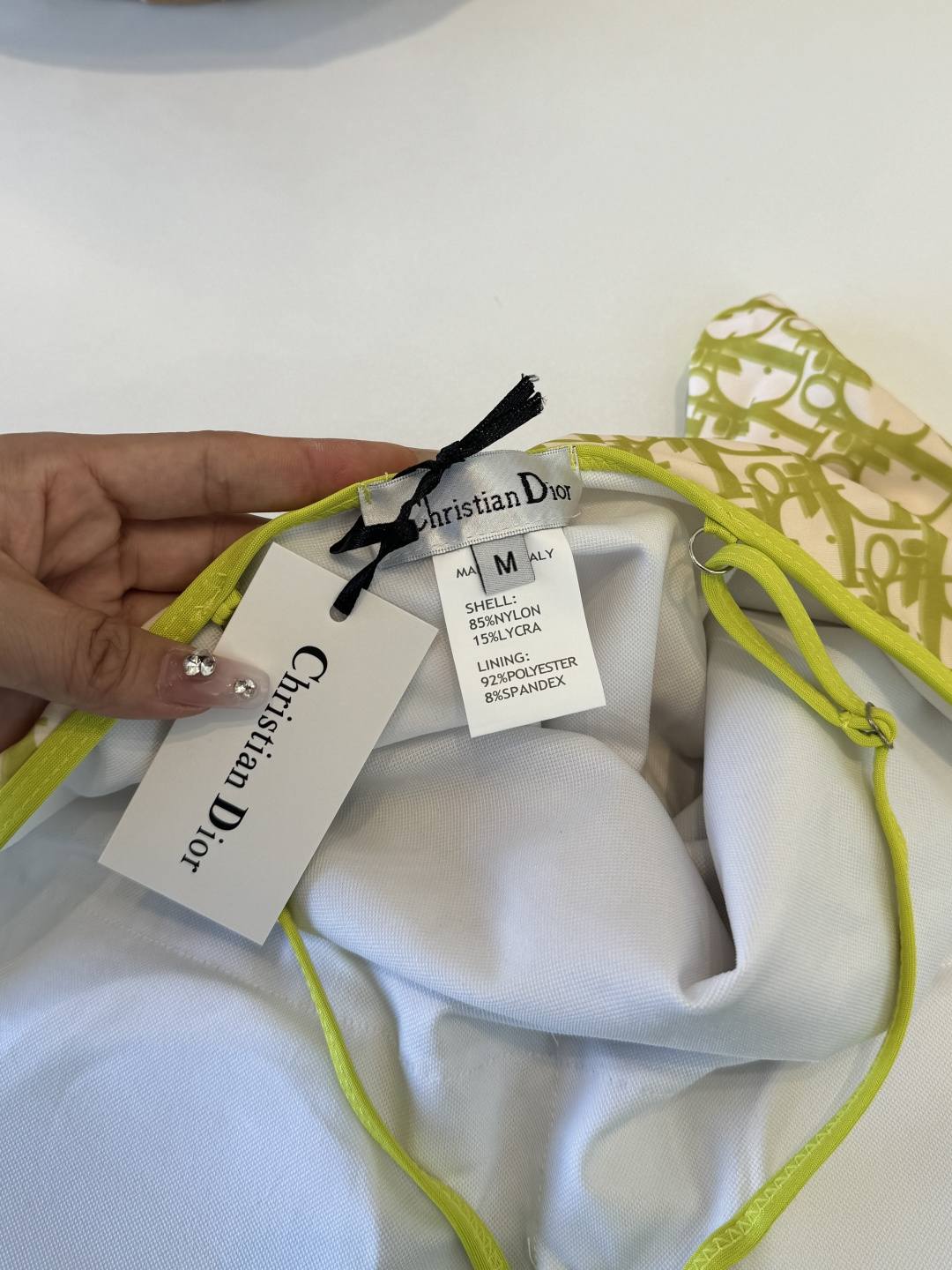 。Dior迪奥长袖连体防晒泳衣，收腰显瘦显腿长！超nice 平时可以配牛仔裤、短裤当连体衣穿！S M L