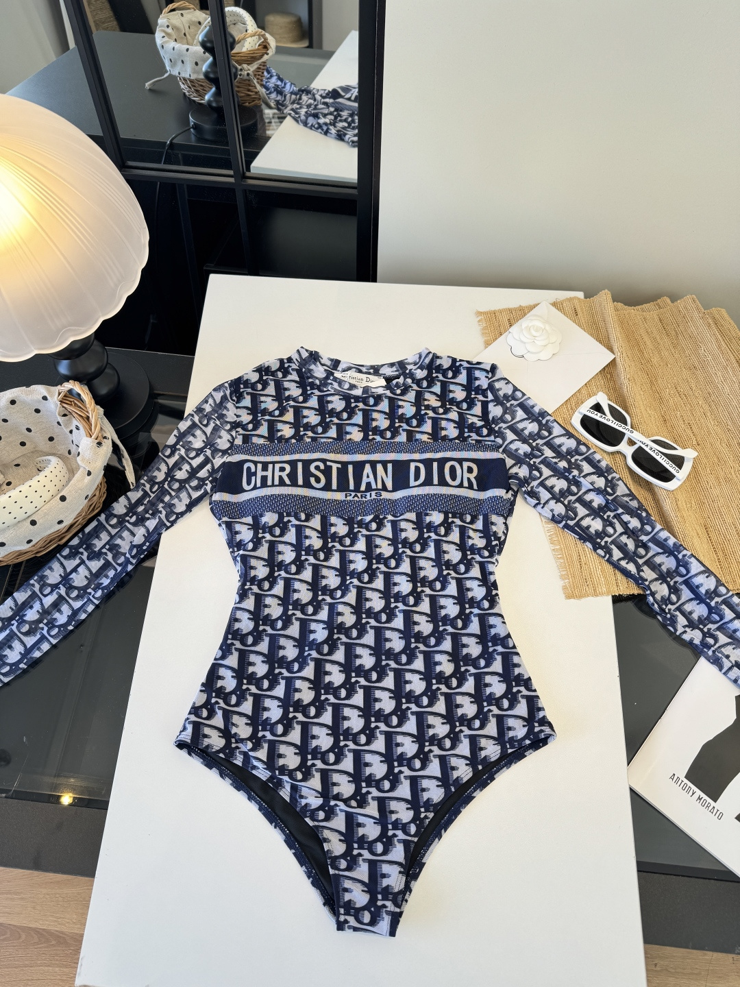 。Dior迪奥年新款潜水服，小心机泳衣，个性十足，超显水蛇腰，出游必备SM L XL