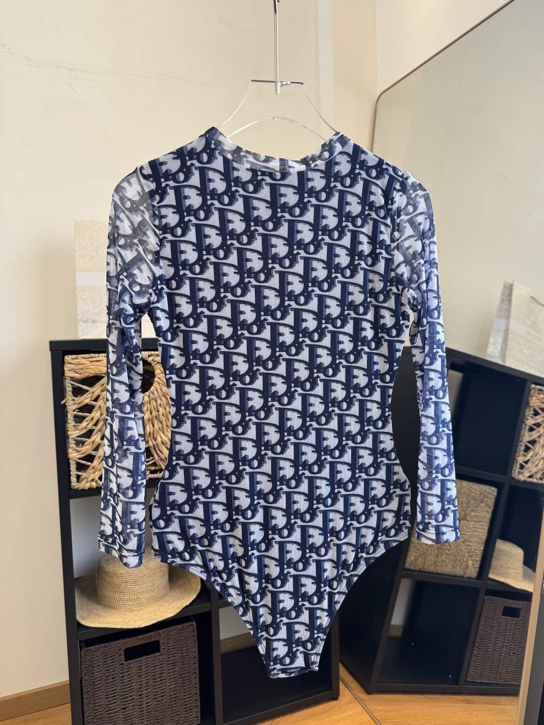 。Dior迪奥年新款潜水服，小心机泳衣，个性十足，超显水蛇腰，出游必备SM L XL