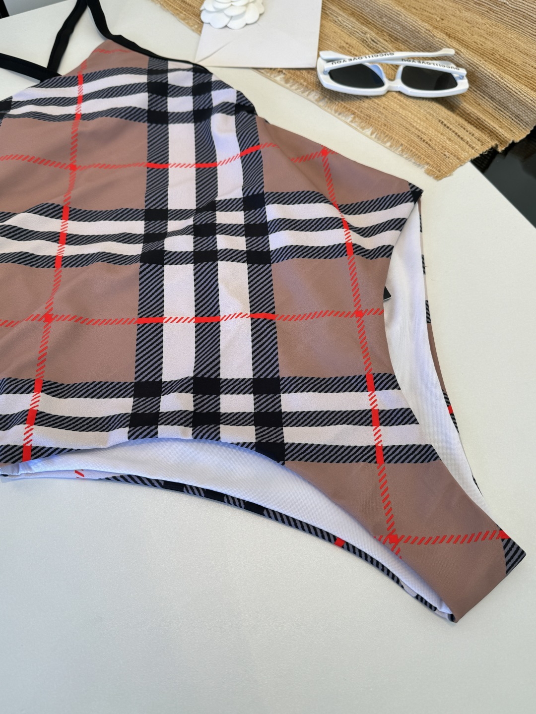 。巴宝莉Burberry新款潜水服，小心机泳衣，个性十足，超显水蛇腰，出游必备SM L XL