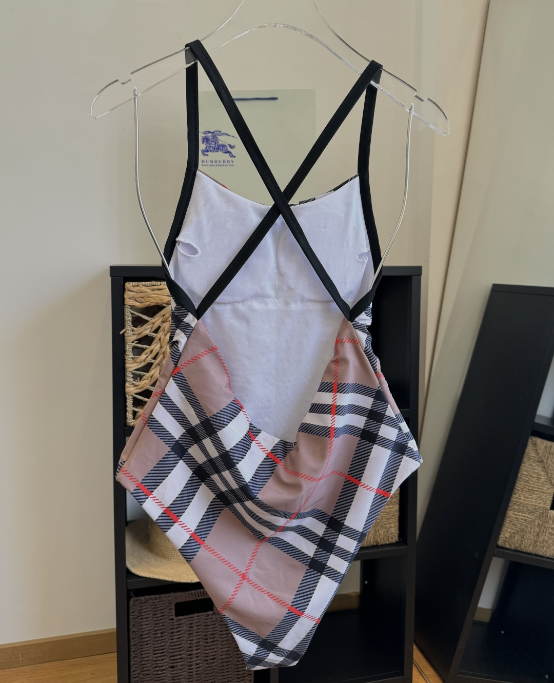 。巴宝莉Burberry新款潜水服，小心机泳衣，个性十足，超显水蛇腰，出游必备SM L XL
