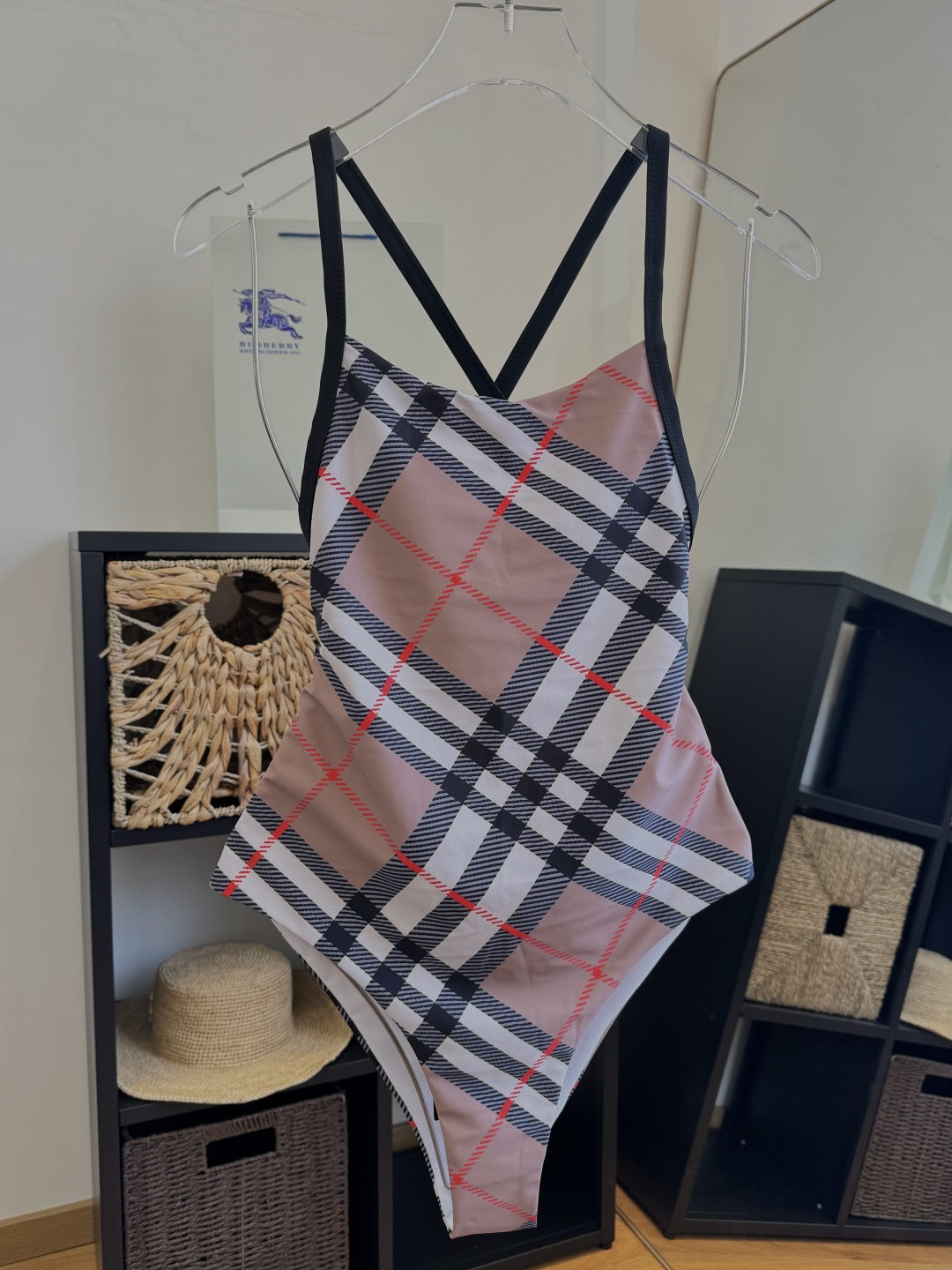 。巴宝莉Burberry新款潜水服，小心机泳衣，个性十足，超显水蛇腰，出游必备SM L XL