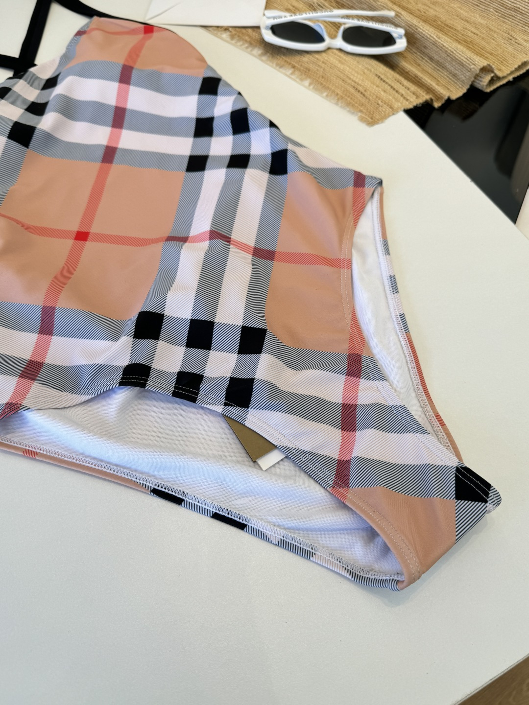 。巴宝莉Burberry新款潜水服，小心机泳衣，个性十足，超显水蛇腰，出游必备SM L XL