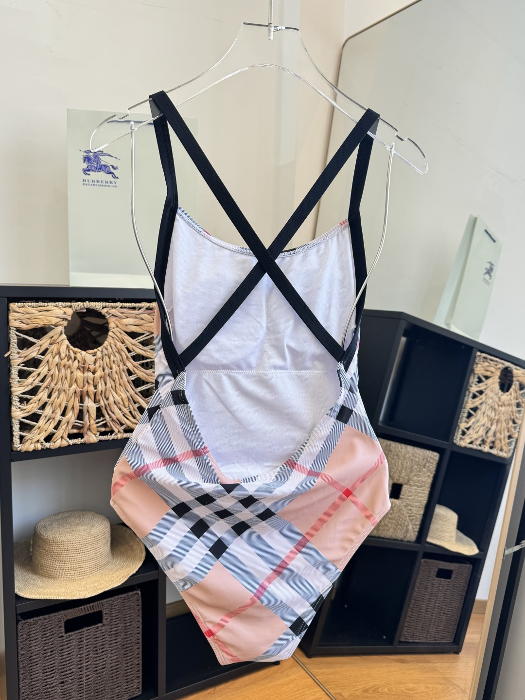 。巴宝莉Burberry新款潜水服，小心机泳衣，个性十足，超显水蛇腰，出游必备SM L XL