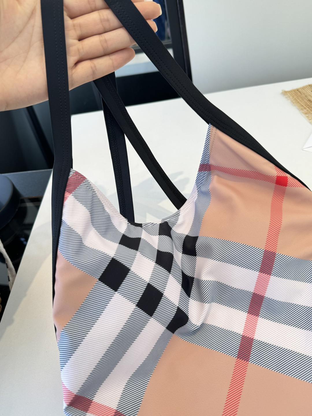 。巴宝莉Burberry新款潜水服，小心机泳衣，个性十足，超显水蛇腰，出游必备SM L XL