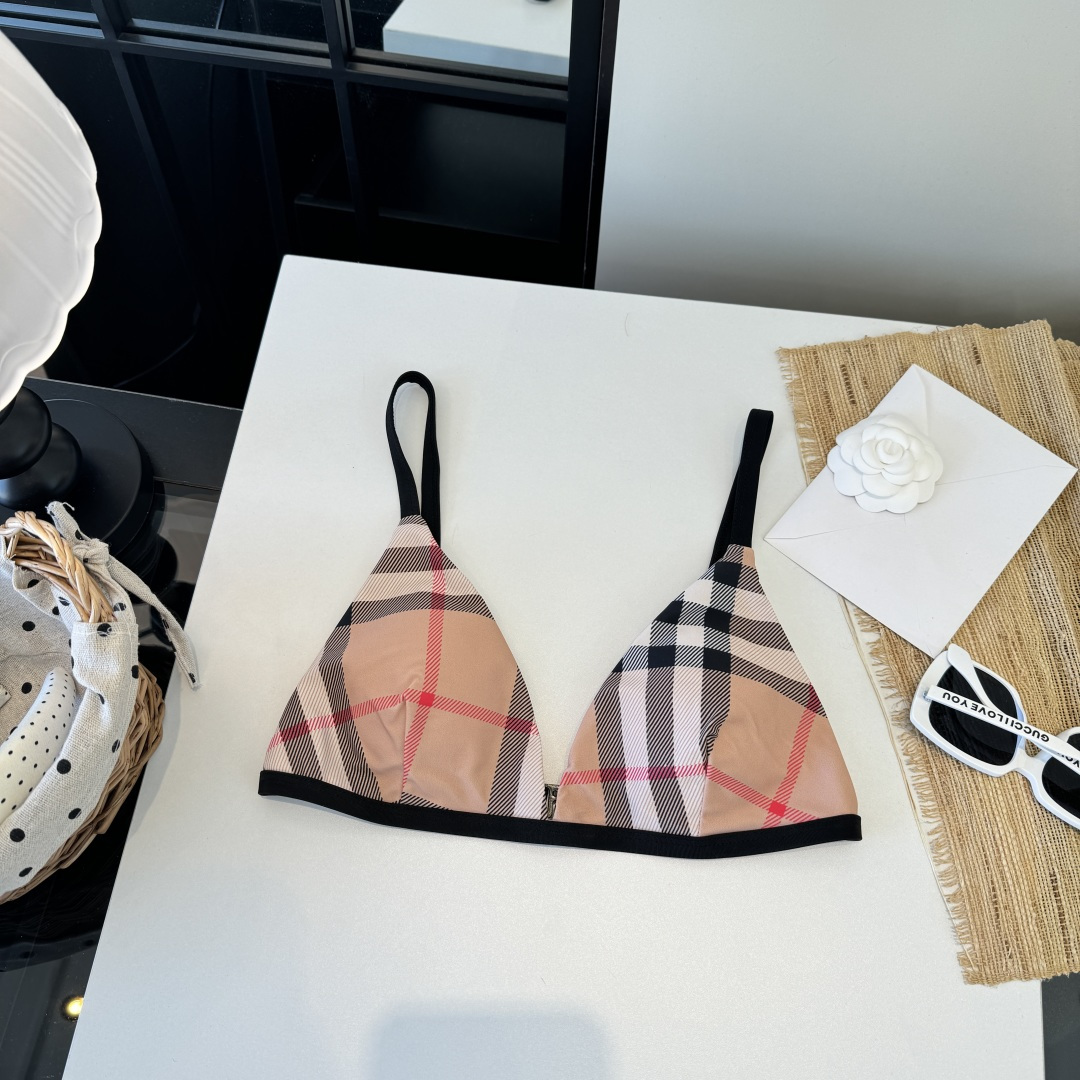 。巴宝莉Burberry新款分体比基尼👙个性十足，超显水蛇腰，出游必备SM L XL
