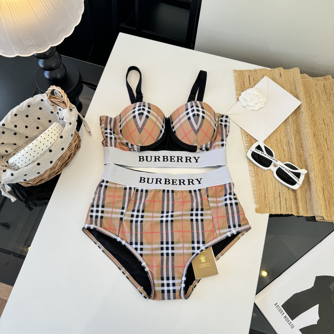 。巴宝莉Burberry新款分体比基尼👙个性十足，超显水蛇腰，出游必备SM L XL