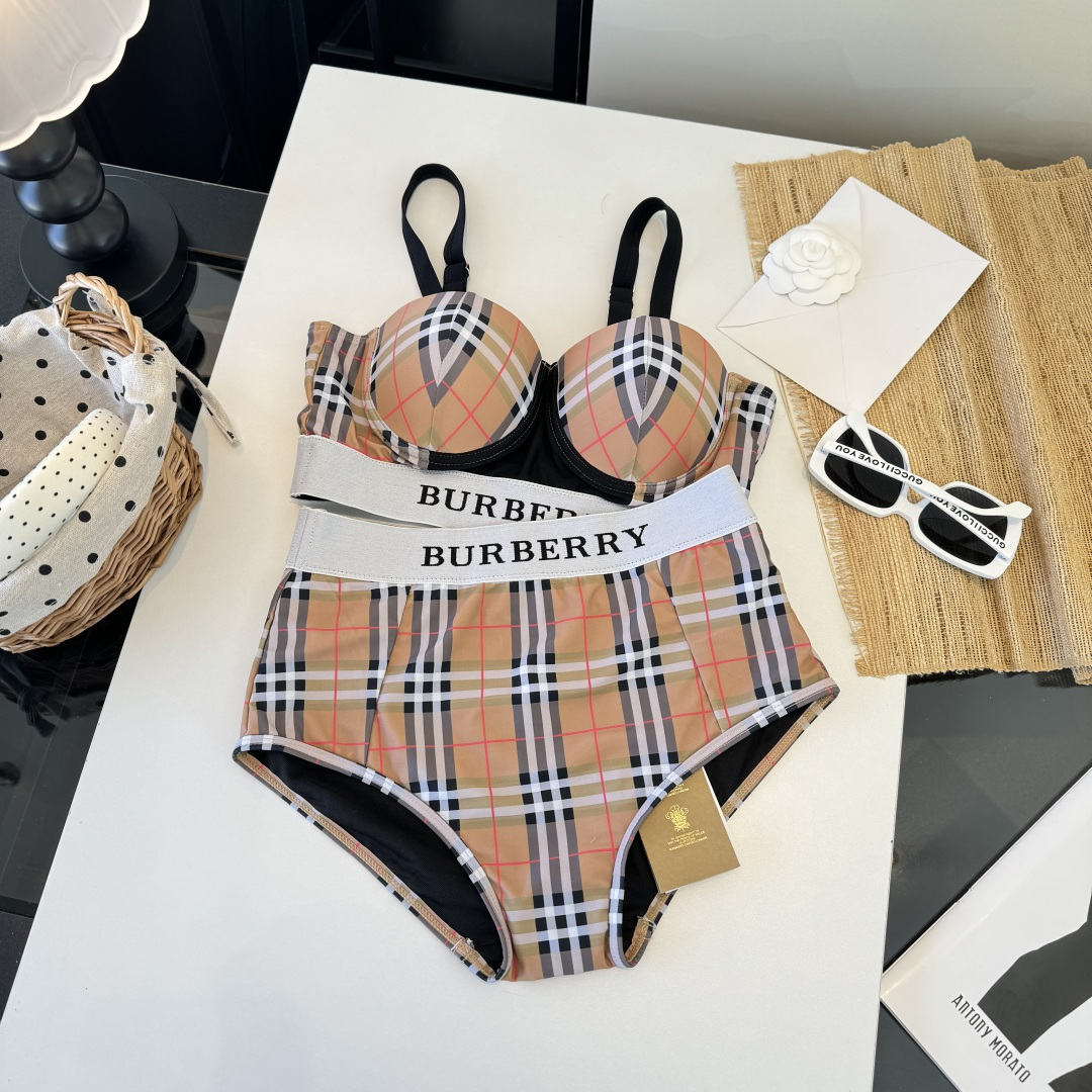 。巴宝莉Burberry新款分体比基尼👙个性十足，超显水蛇腰，出游必备SM L XL