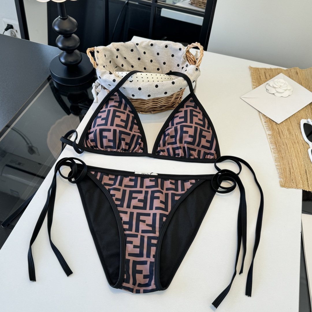 。FD芬迪比基尼👙 上身超级棒！同步各大专柜发售，自然而然呈现时尚感！十分减龄，具有年轻活力。 码数：S