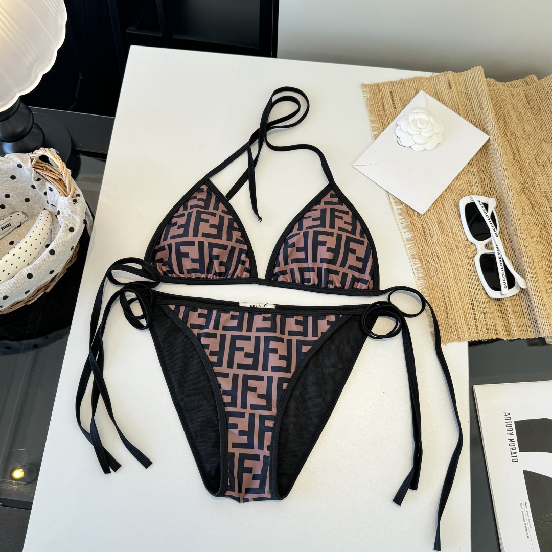 。FD芬迪比基尼👙 上身超级棒！同步各大专柜发售，自然而然呈现时尚感！十分减龄，具有年轻活力。 码数：S