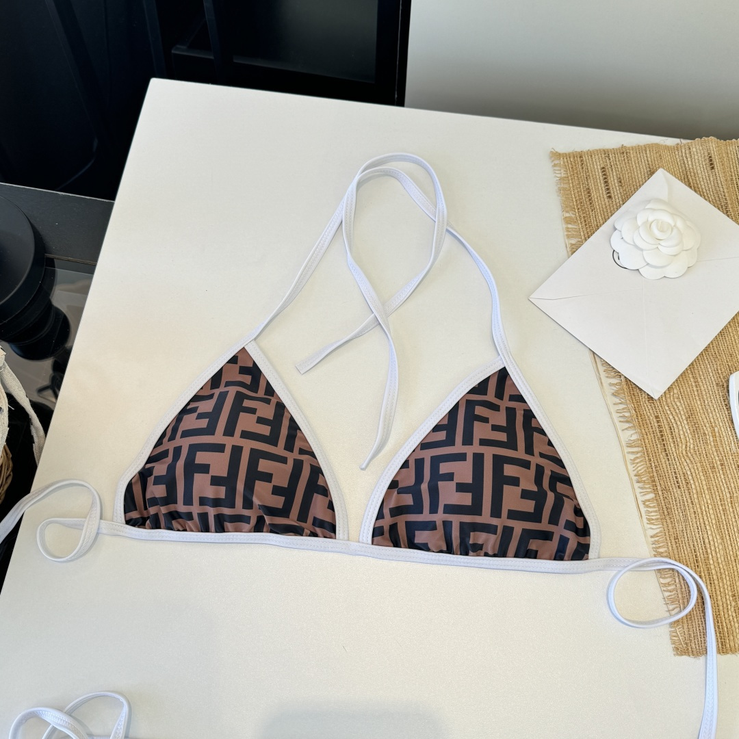 。FD芬迪比基尼👙 上身超级棒！同步各大专柜发售，自然而然呈现时尚感！十分减龄，具有年轻活力。 码数：S