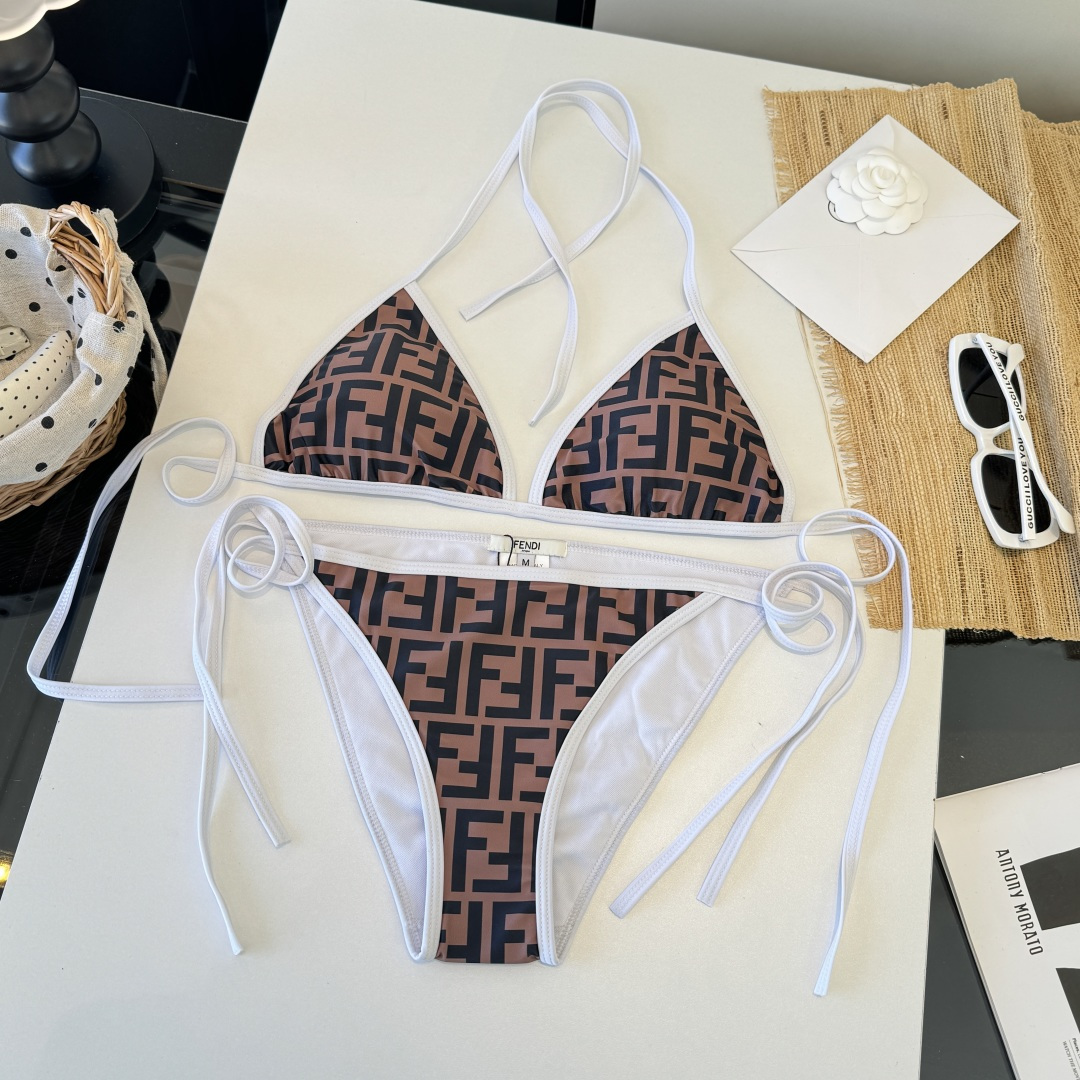 。FD芬迪比基尼👙 上身超级棒！同步各大专柜发售，自然而然呈现时尚感！十分减龄，具有年轻活力。 码数：S