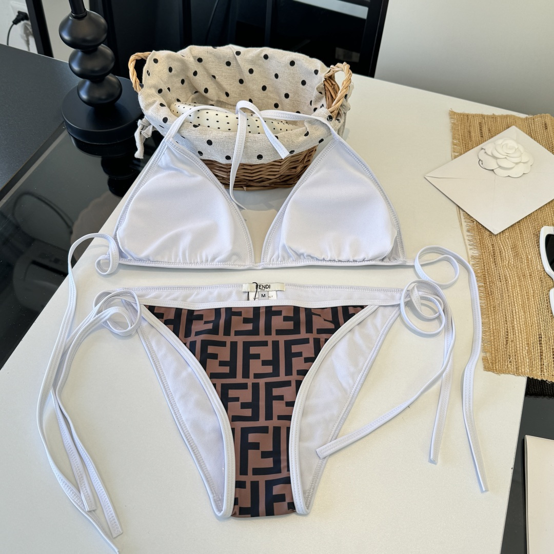 。FD芬迪比基尼👙 上身超级棒！同步各大专柜发售，自然而然呈现时尚感！十分减龄，具有年轻活力。 码数：S