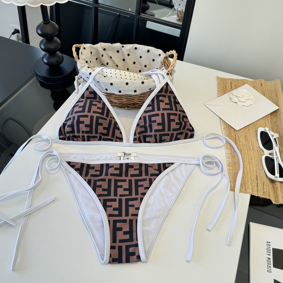 。FD芬迪比基尼👙 上身超级棒！同步各大专柜发售，自然而然呈现时尚感！十分减龄，具有年轻活力。 码数：S