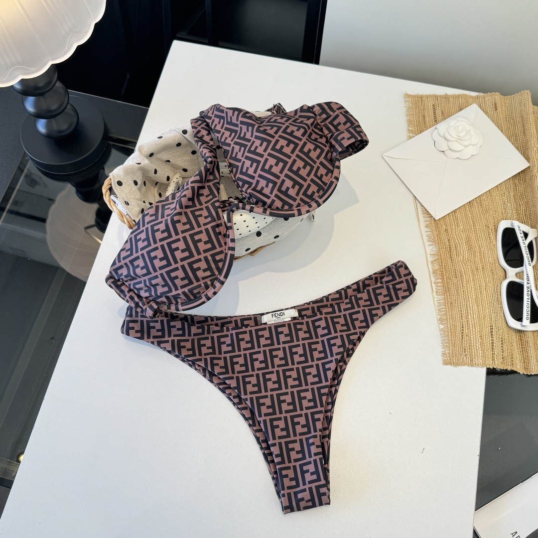 。FD芬迪比基尼👙 上身超级棒！同步各大专柜发售，自然而然呈现时尚感！十分减龄，具有年轻活力。 码数：S
