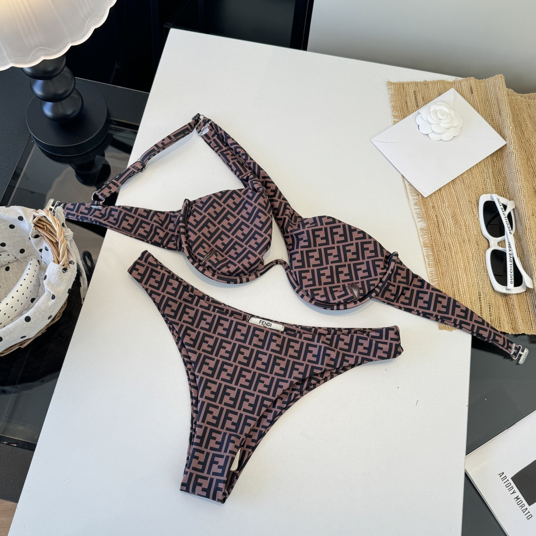 。FD芬迪比基尼👙 上身超级棒！同步各大专柜发售，自然而然呈现时尚感！十分减龄，具有年轻活力。 码数：S