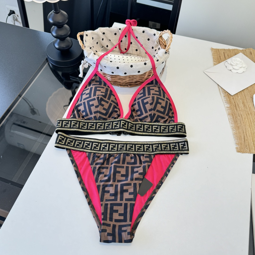 。FD芬迪比基尼👙 上身超级棒！同步各大专柜发售，自然而然呈现时尚感！十分减龄，具有年轻活力。 码数：S