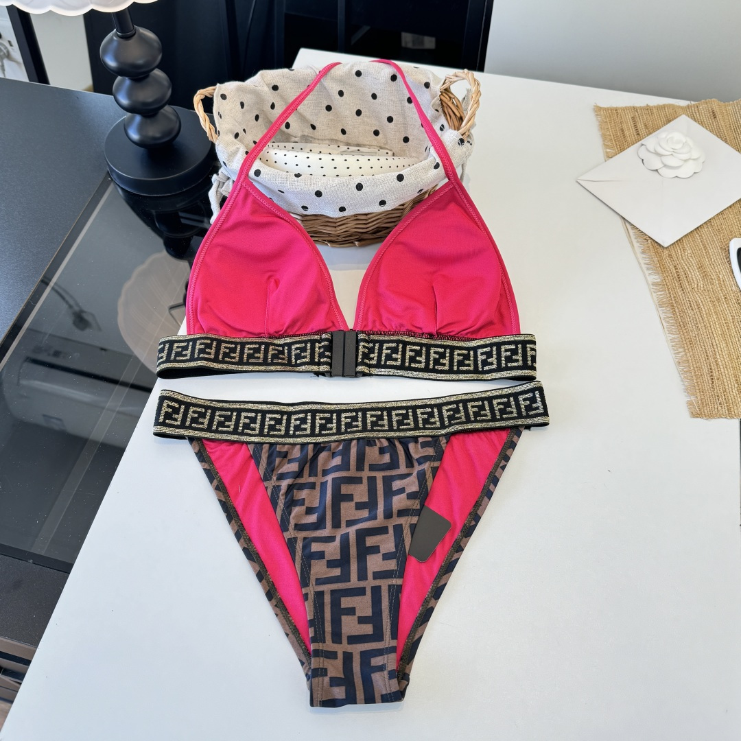 。FD芬迪比基尼👙 上身超级棒！同步各大专柜发售，自然而然呈现时尚感！十分减龄，具有年轻活力。 码数：S