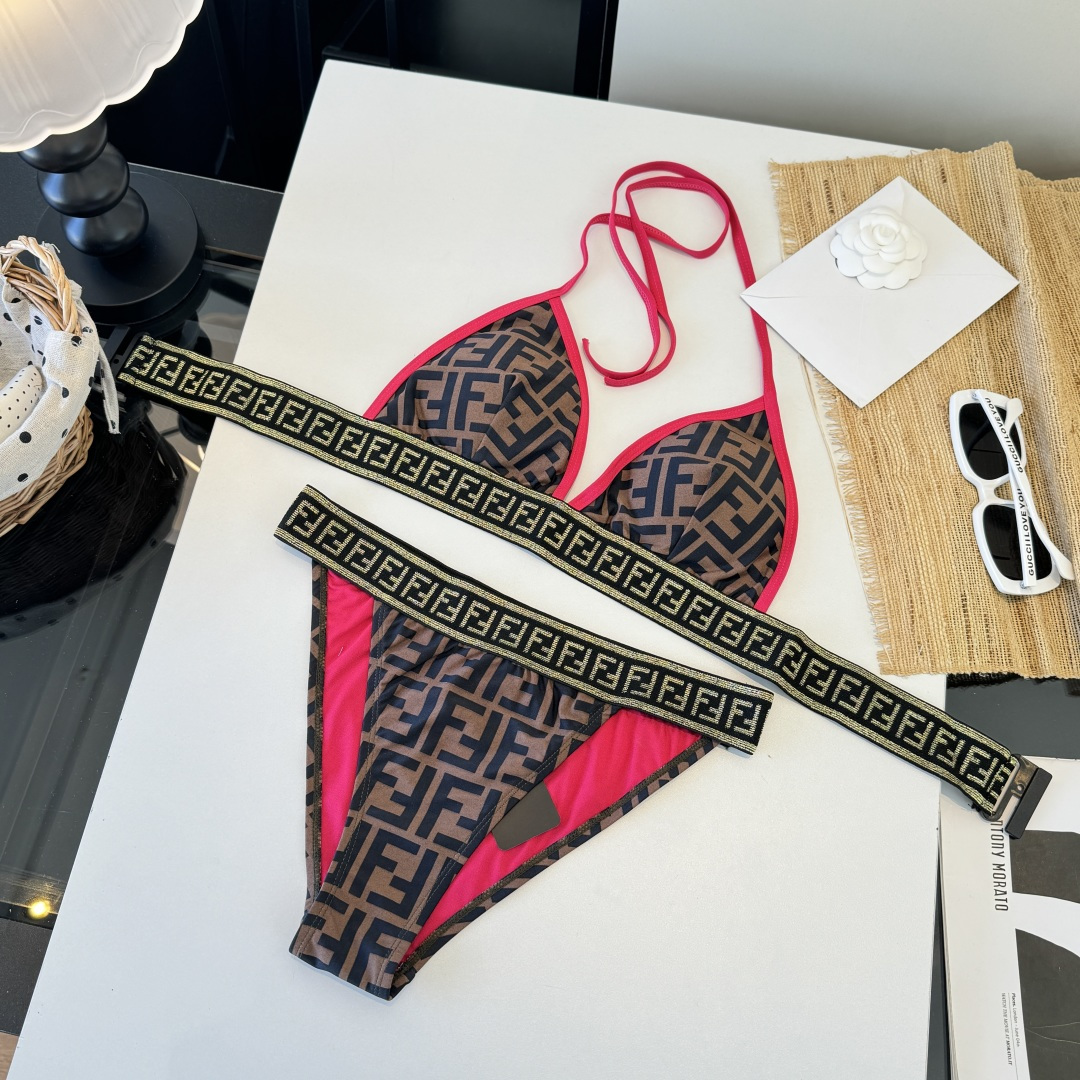 。FD芬迪比基尼👙 上身超级棒！同步各大专柜发售，自然而然呈现时尚感！十分减龄，具有年轻活力。 码数：S