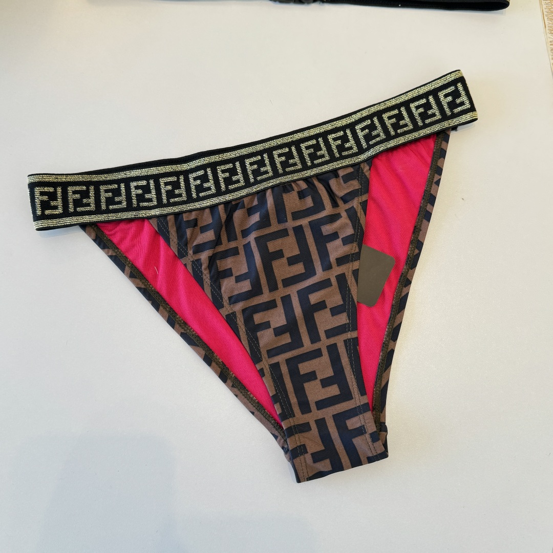 。FD芬迪比基尼👙 上身超级棒！同步各大专柜发售，自然而然呈现时尚感！十分减龄，具有年轻活力。 码数：S