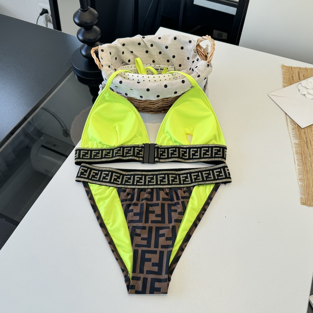 。FD芬迪比基尼👙 上身超级棒！同步各大专柜发售，自然而然呈现时尚感！十分减龄，具有年轻活力。 码数：S