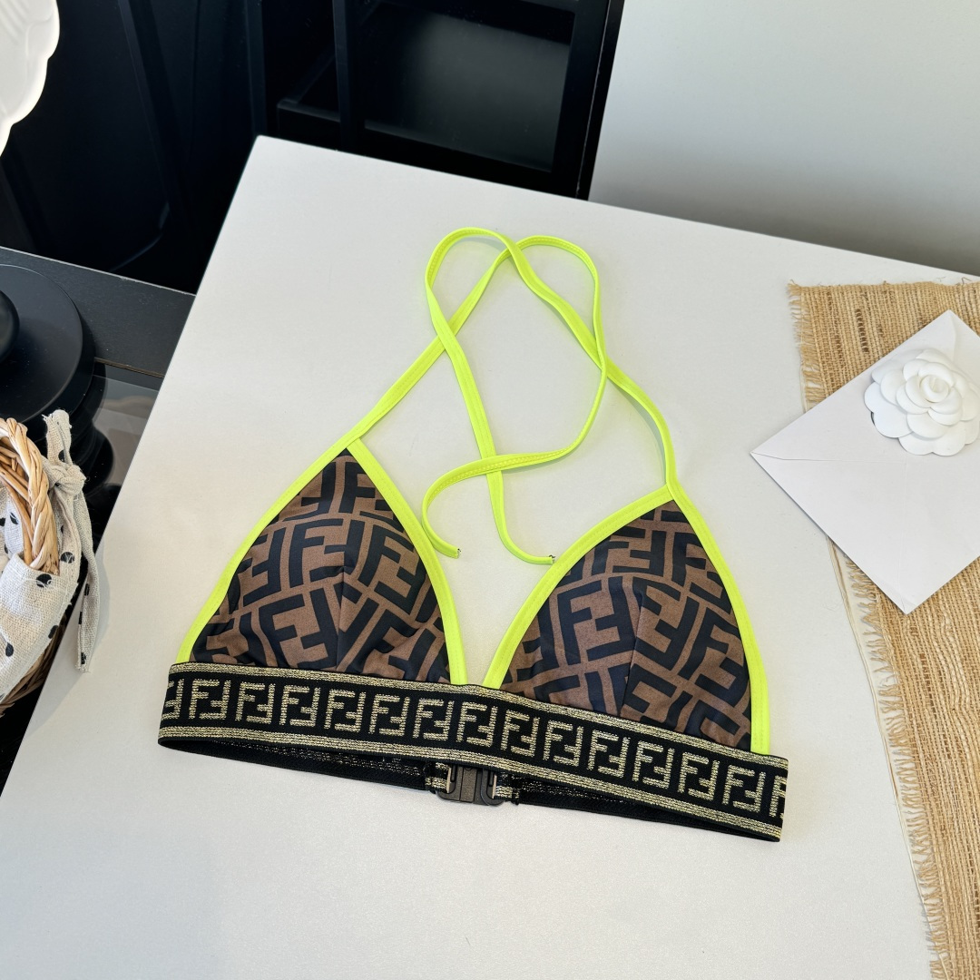 。FD芬迪比基尼👙 上身超级棒！同步各大专柜发售，自然而然呈现时尚感！十分减龄，具有年轻活力。 码数：S