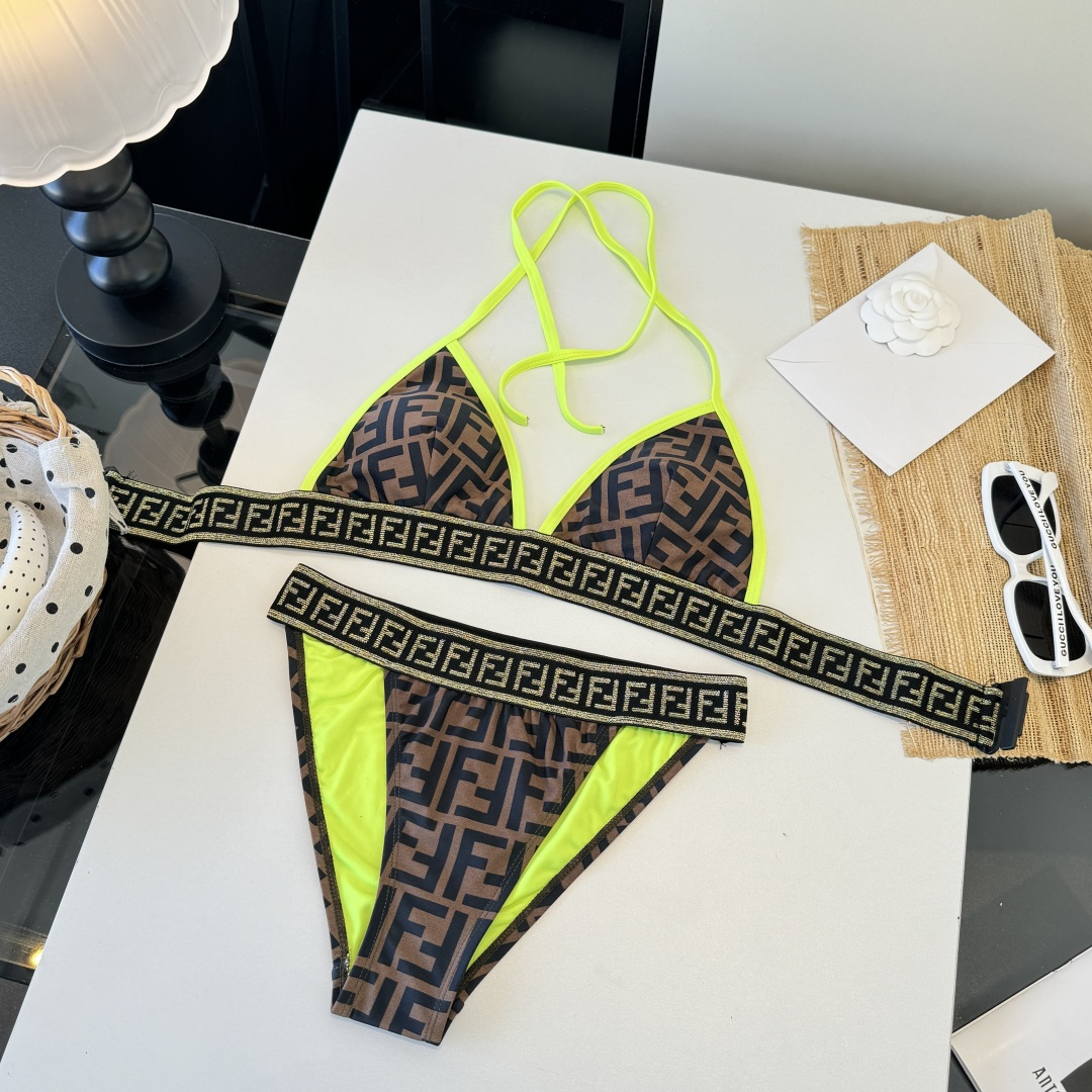 。FD芬迪比基尼👙 上身超级棒！同步各大专柜发售，自然而然呈现时尚感！十分减龄，具有年轻活力。 码数：S