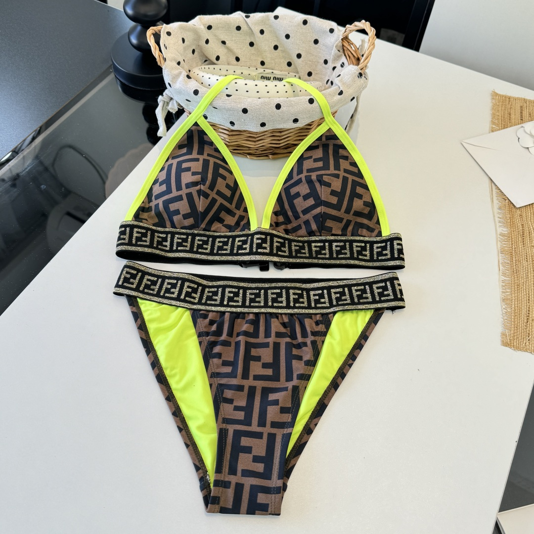 。FD芬迪比基尼👙 上身超级棒！同步各大专柜发售，自然而然呈现时尚感！十分减龄，具有年轻活力。 码数：S